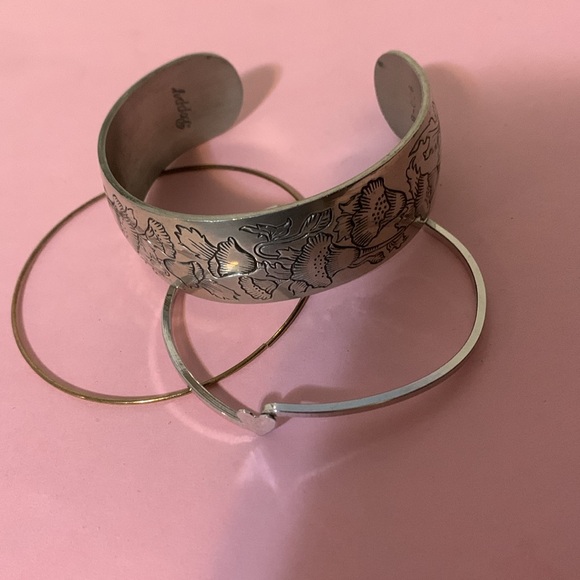 Three bracelets - Picture 4 of 6